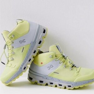 On Running Cloudtrax Waterproof Sneakers Size 7 NIB